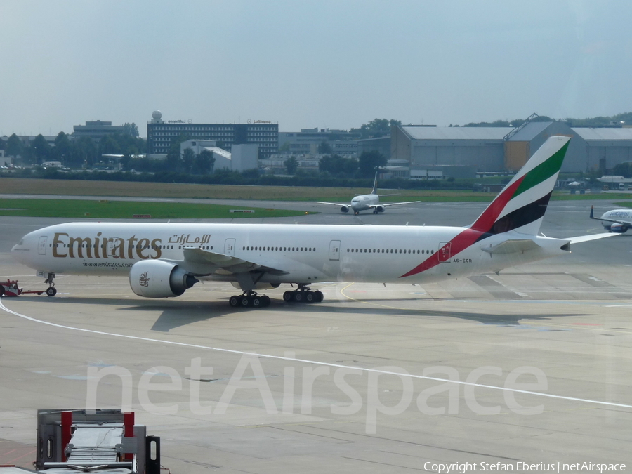 Emirates Boeing 777-31H(ER) (A6-EGR) | Photo 385270