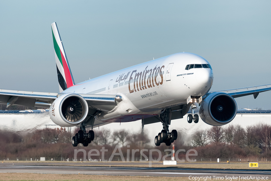 Emirates Boeing 777-31H(ER) (A6-EGS) | Photo 36255