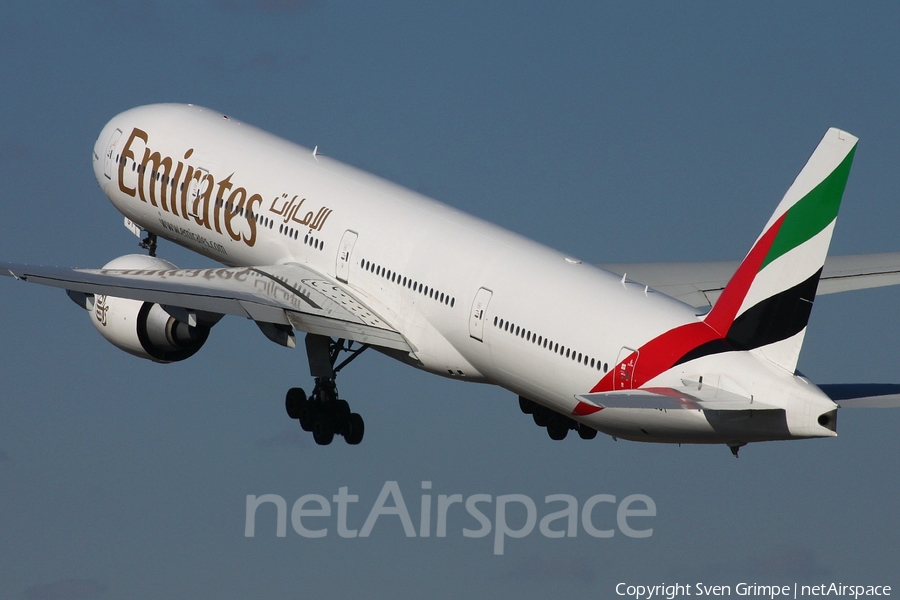 Emirates Boeing 777-31H(ER) (A6-EGT) | Photo 33625