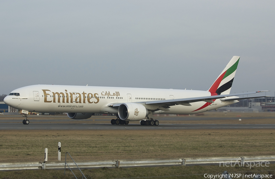 Emirates Boeing 777-31H(ER) (A6-EGT) | Photo 46654