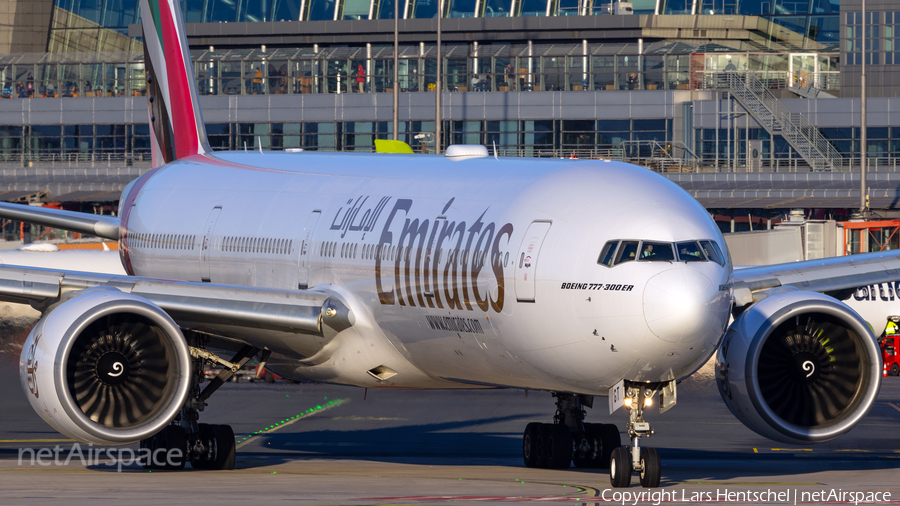 Emirates Boeing 777-31H(ER) (A6-EGT) | Photo 537022