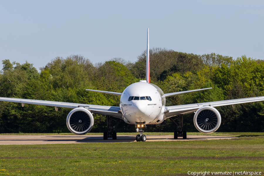 Emirates Boeing 777-31H(ER) (A6-EGT) | Photo 568741