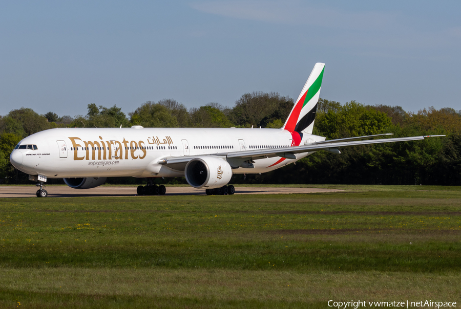 Emirates Boeing 777-31H(ER) (A6-EGT) | Photo 568742