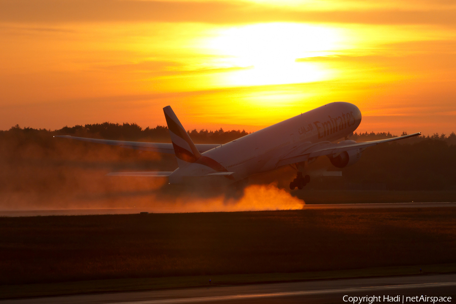 Emirates Boeing 777-31H(ER) (A6-EGU) | Photo 49243