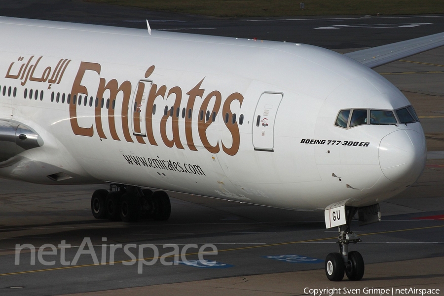 Emirates Boeing 777-31H(ER) (A6-EGU) | Photo 64388