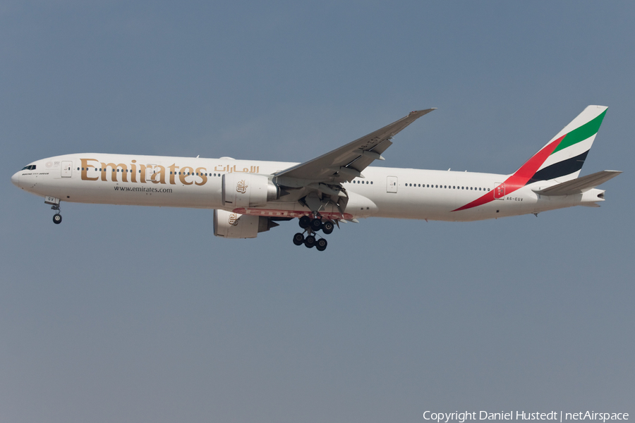 Emirates Boeing 777-31H(ER) (A6-EGV) | Photo 416033