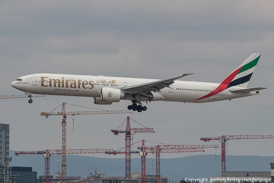 Emirates Boeing 777-31H(ER) (A6-EGV) | Photo 340961