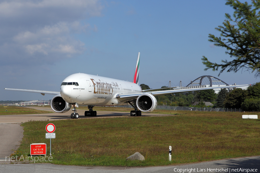 Emirates Boeing 777-31H(ER) (A6-EGV) | Photo 55777