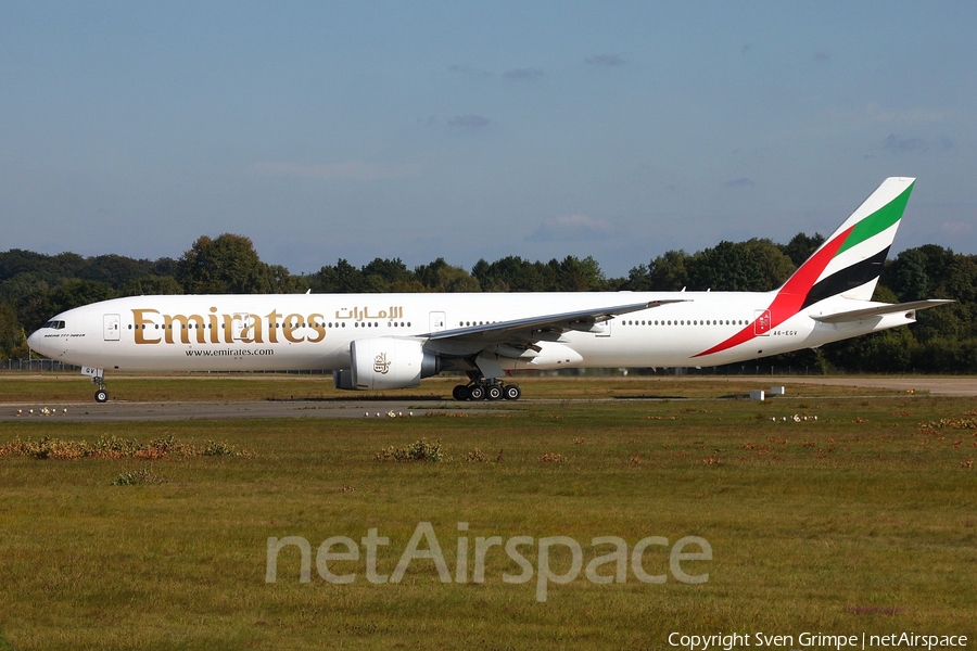 Emirates Boeing 777-31H(ER) (A6-EGV) | Photo 55810