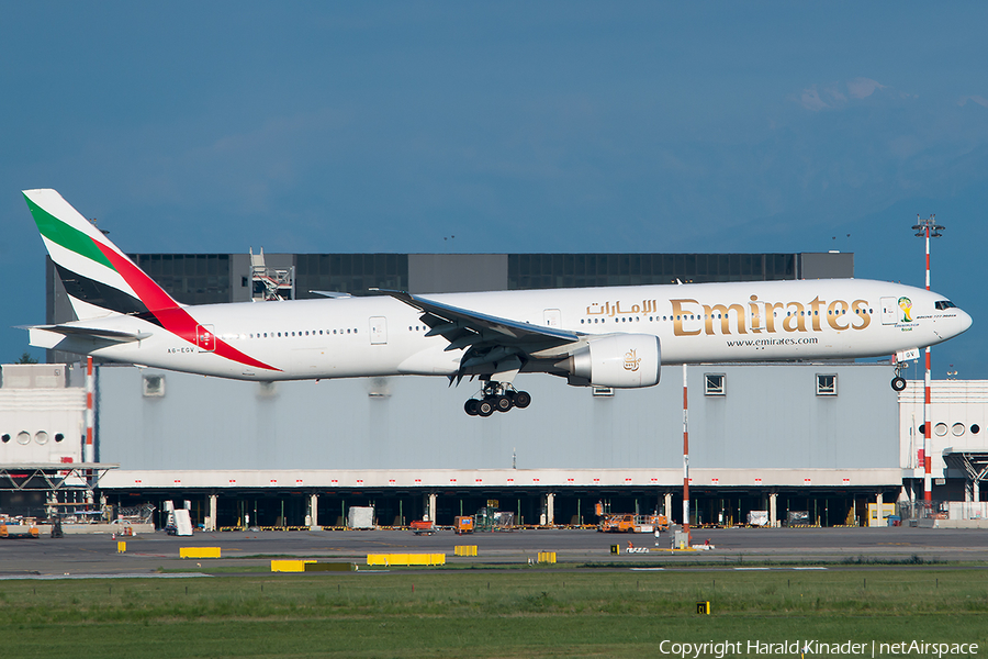 Emirates Boeing 777-31H(ER) (A6-EGV) | Photo 292647