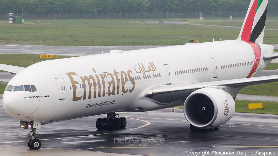 Emirates Boeing 777-31H(ER) (A6-EGW) | Photo 412385