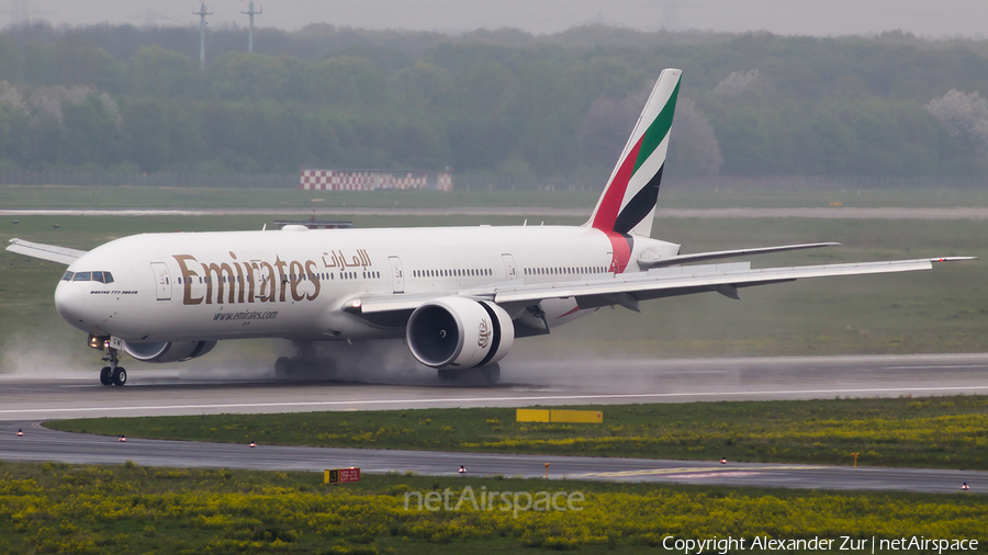 Emirates Boeing 777-31H(ER) (A6-EGW) | Photo 412386