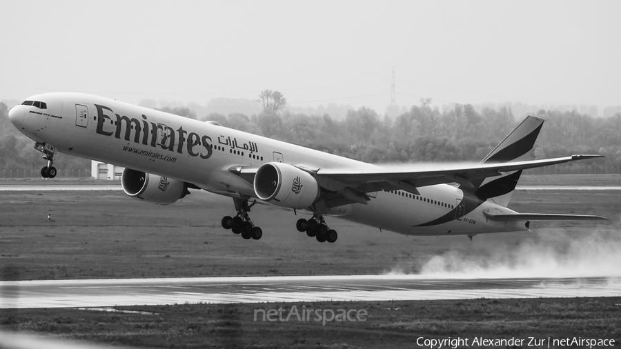 Emirates Boeing 777-31H(ER) (A6-EGW) | Photo 413586