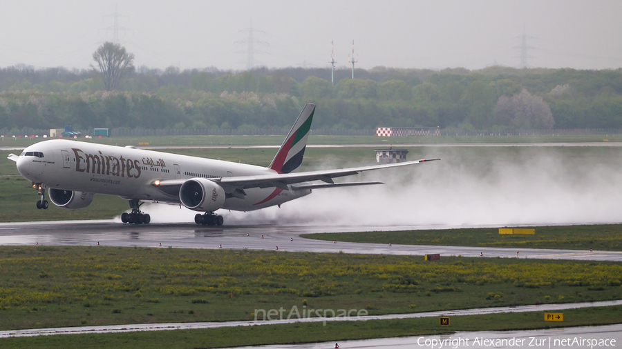 Emirates Boeing 777-31H(ER) (A6-EGW) | Photo 75391