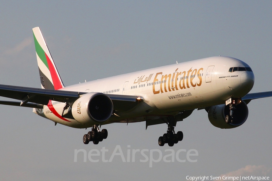Emirates Boeing 777-31H(ER) (A6-EGW) | Photo 31356