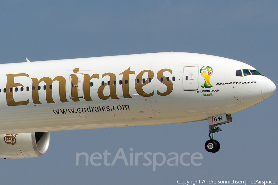 Emirates Boeing 777-31H(ER) (A6-EGW) | Photo 52847