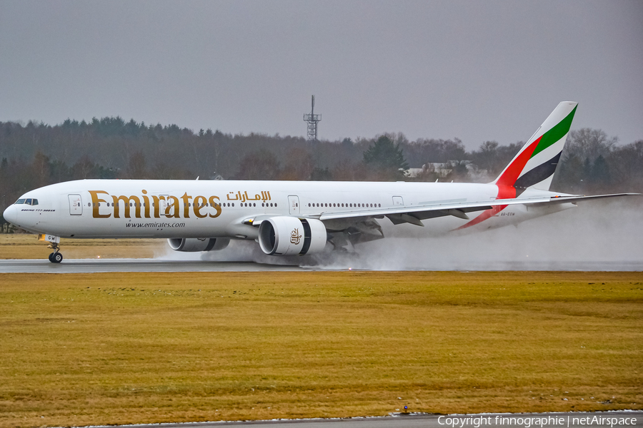 Emirates Boeing 777-31H(ER) (A6-EGW) | Photo 452505