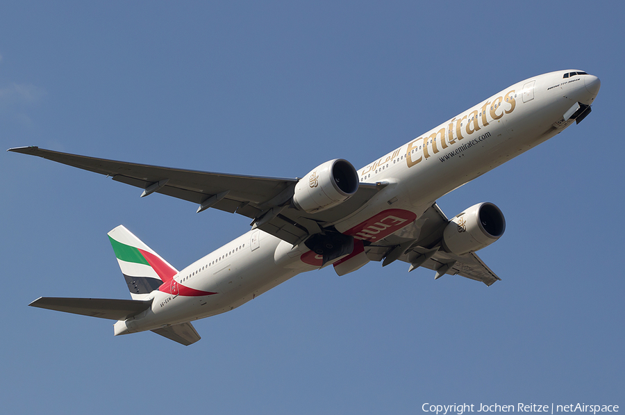 Emirates Boeing 777-31H(ER) (A6-EGW) | Photo 55860