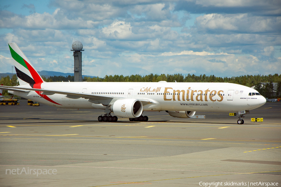 Emirates Boeing 777-31H(ER) (A6-EGW) | Photo 331590