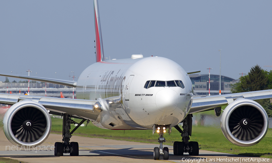 Emirates Boeing 777-31H(ER) (A6-EGX) | Photo 107518