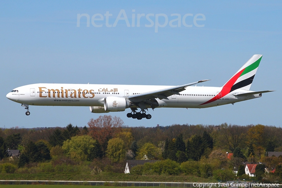 Emirates Boeing 777-31H(ER) (A6-EGX) | Photo 45367