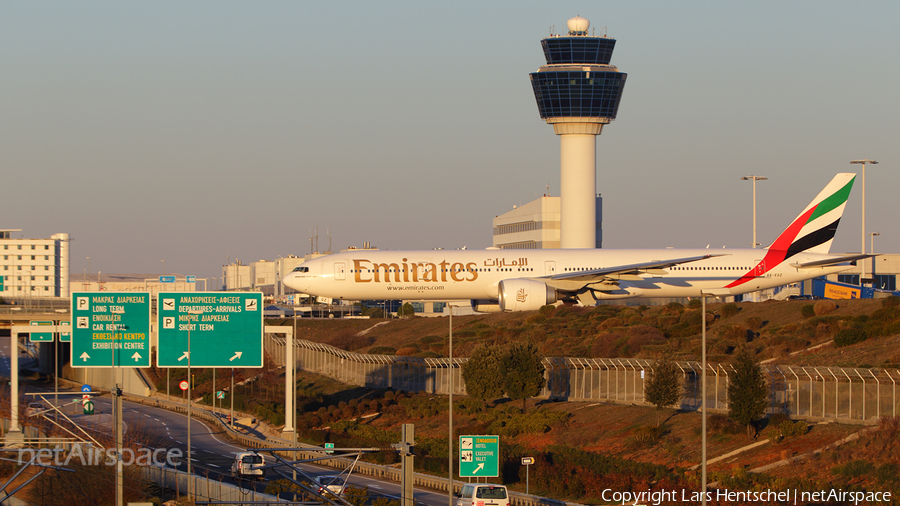 Emirates Boeing 777-31H(ER) (A6-EGZ) | Photo 140052