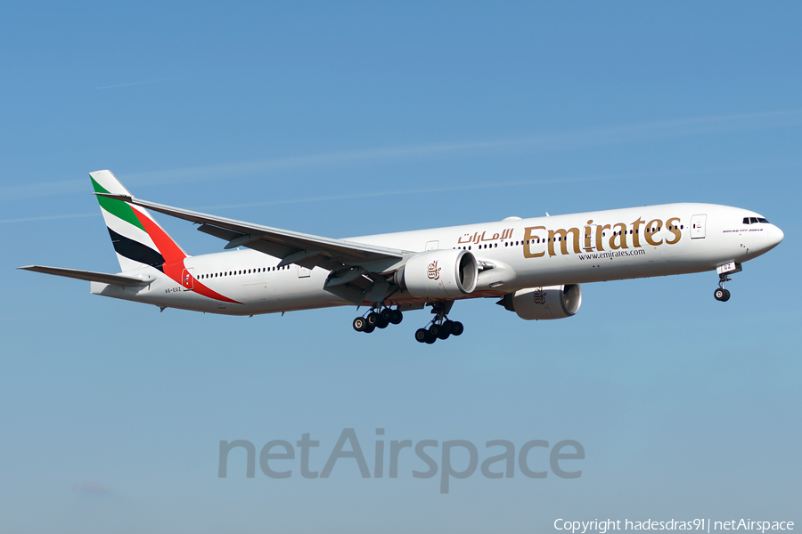 Emirates Boeing 777-31H(ER) (A6-EGZ) | Photo 373986