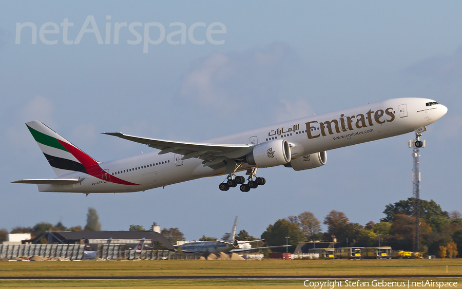 Emirates Boeing 777-31H(ER) (A6-EGZ) | Photo 12974