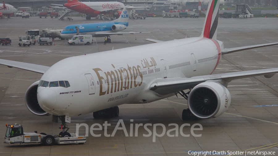 Emirates Boeing 777-31H(ER) (A6-EGZ) | Photo 213332