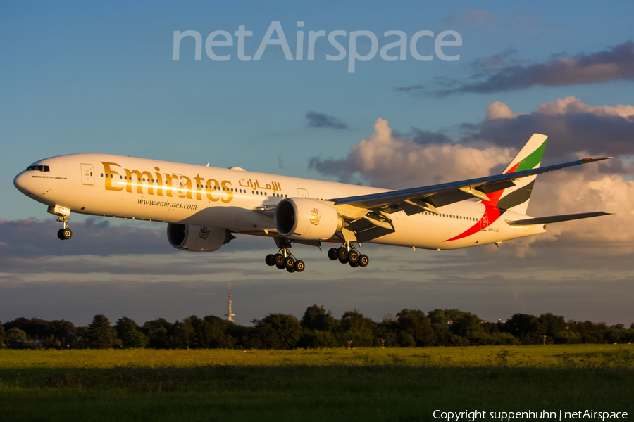 Emirates Boeing 777-31H(ER) (A6-EGZ) | Photo 119275