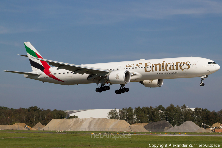 Emirates Boeing 777-31H(ER) (A6-EGZ) | Photo 128019