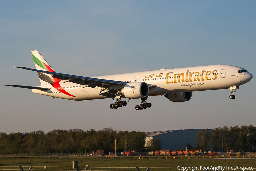 Emirates Boeing 777-31H(ER) (A6-EGZ) | Photo 148108