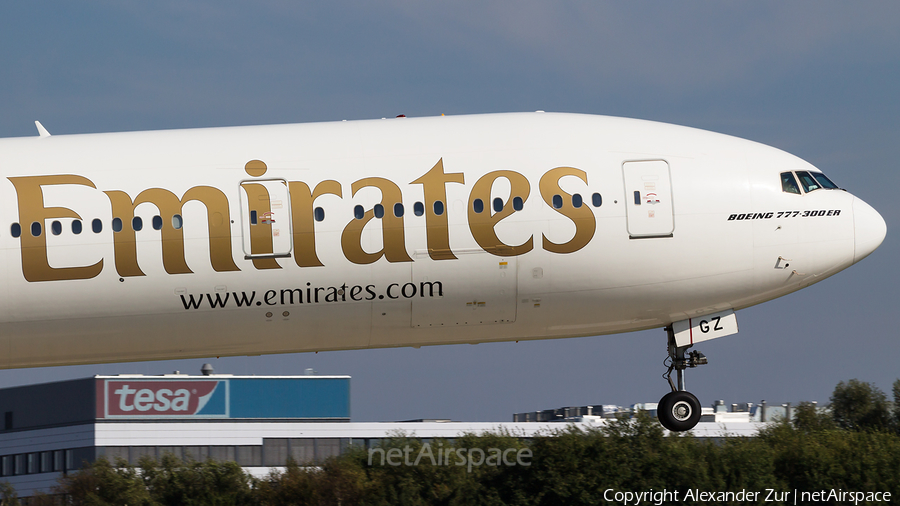 Emirates Boeing 777-31H(ER) (A6-EGZ) | Photo 391555