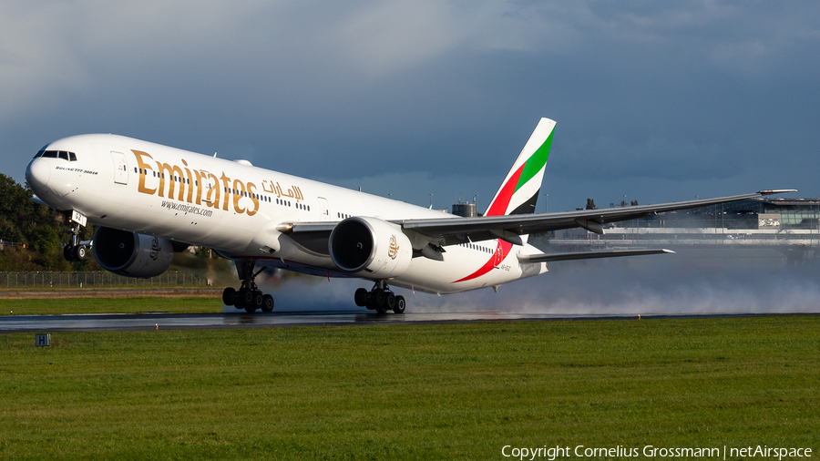 Emirates Boeing 777-31H(ER) (A6-EGZ) | Photo 646912