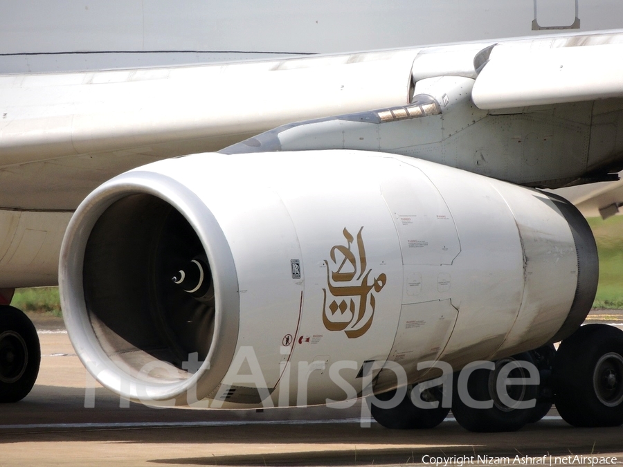 Emirates Airbus A330-243 (A6-EKQ) | Photo 59348