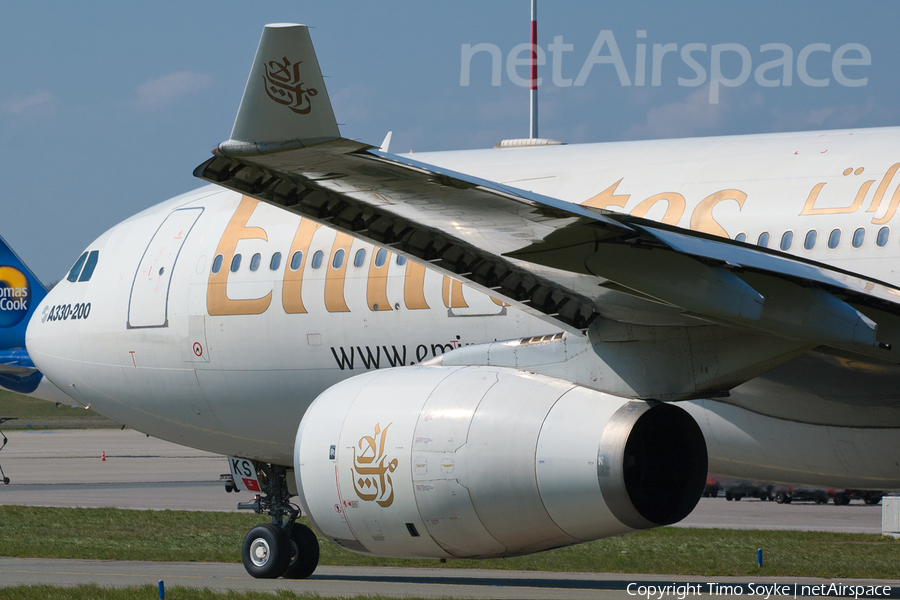 Emirates Airbus A330-243 (A6-EKS) | Photo 21738