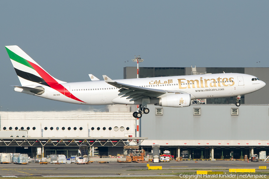 Emirates Airbus A330-243 (A6-EKS) | Photo 301886