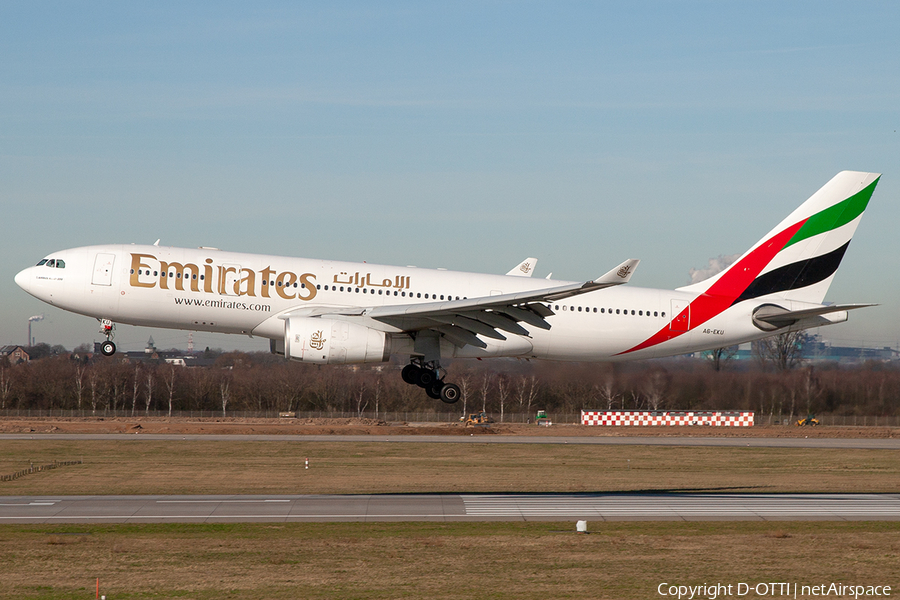 Emirates Airbus A330-243 (A6-EKU) | Photo 237670
