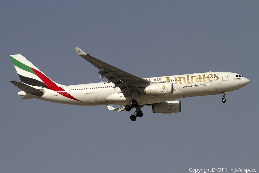 Emirates Airbus A330-243 (A6-EKV) | Photo 286639