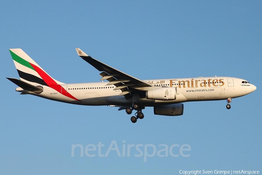 Emirates Airbus A330-243 (A6-EKV) | Photo 16235