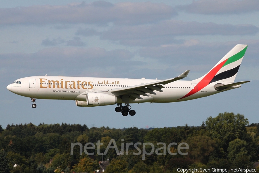 Emirates Airbus A330-243 (A6-EKY) | Photo 16312