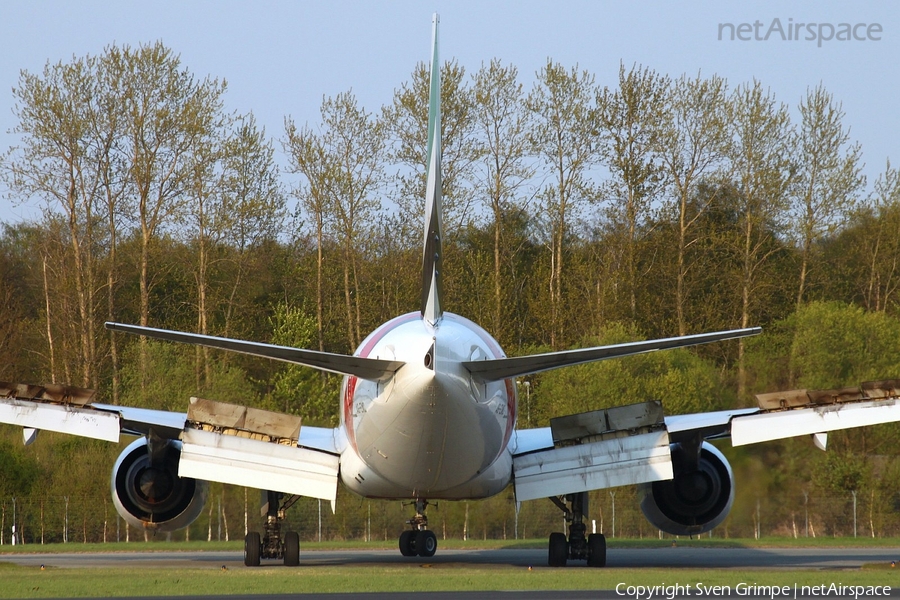 Emirates Boeing 777-21H (A6-EMD) | Photo 25808