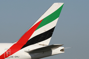 Emirates Boeing 777-21H(ER) (A6-EMJ) at  Lisbon - Portela, Portugal