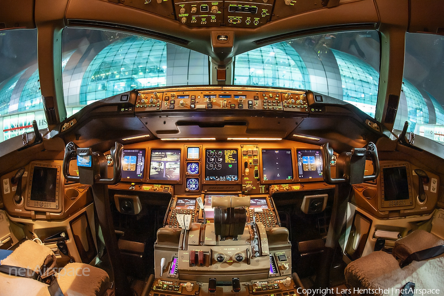 Emirates Boeing 777-31H (A6-EMM) | Photo 441423