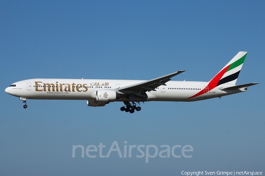 Emirates Boeing 777-31H (A6-EMN) | Photo 16543