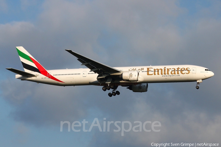 Emirates Boeing 777-31H (A6-EMO) | Photo 47486