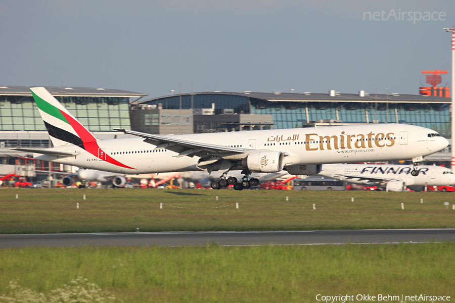 Emirates Boeing 777-31H (A6-EMO) | Photo 47498