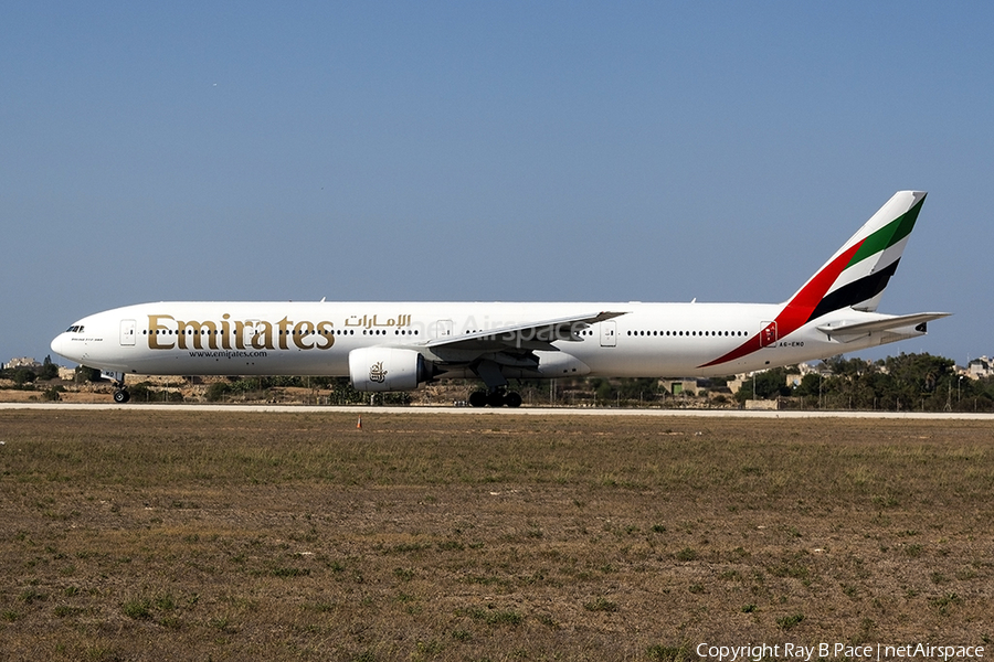 Emirates Boeing 777-31H (A6-EMO) | Photo 116928