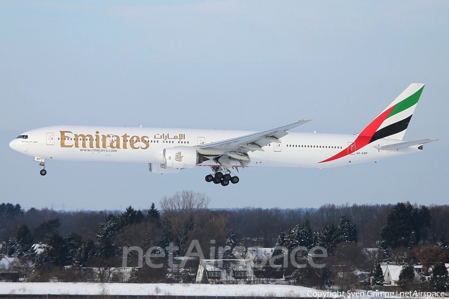 Emirates Boeing 777-31H (A6-EMP) | Photo 16814