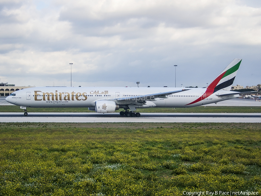Emirates Boeing 777-31H (A6-EMP) | Photo 36034